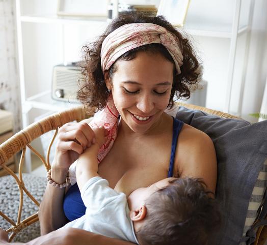 Come allattare al seno: 5 posizioni comode