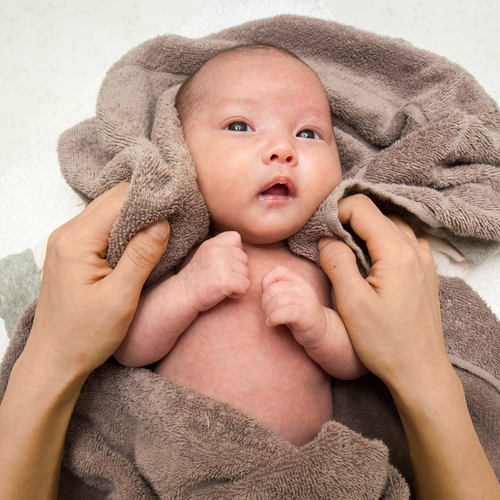 Bagnetto in sicurezza: 5 regole per mamma e papà - Mustela Italia - 1