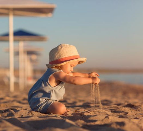 Come organizzarsi al meglio con i bambini al mare - Mustela Italia - 1