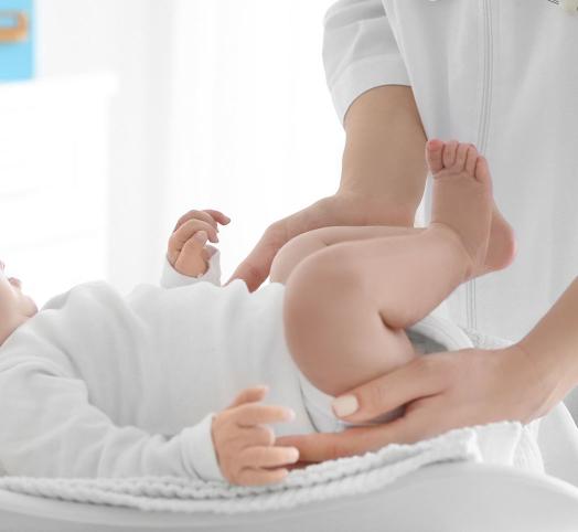 Displasia dell'anca nel neonato - sintomi, cura e guarigione