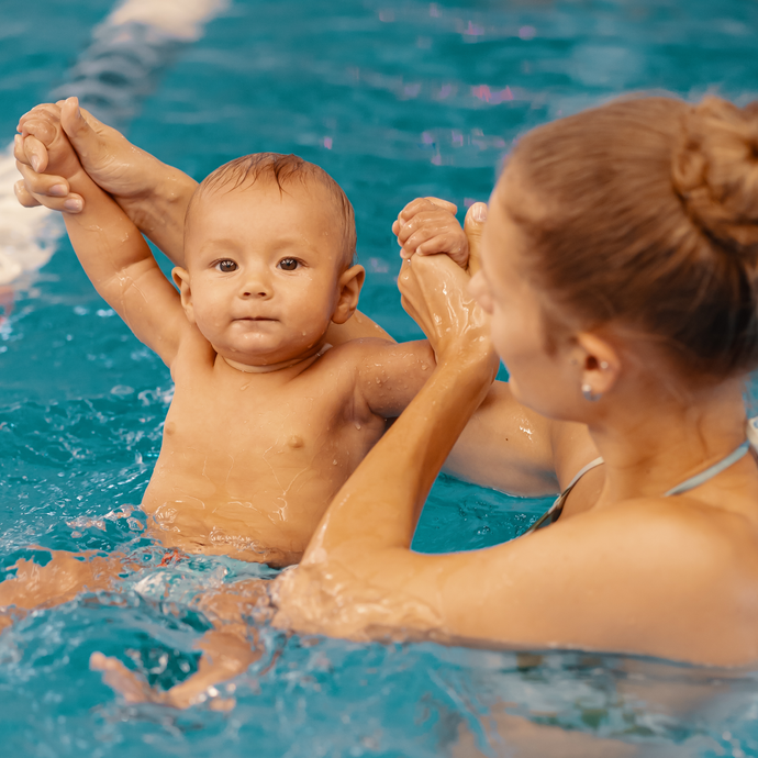 Neonati in piscina: cosa c’è da sapere