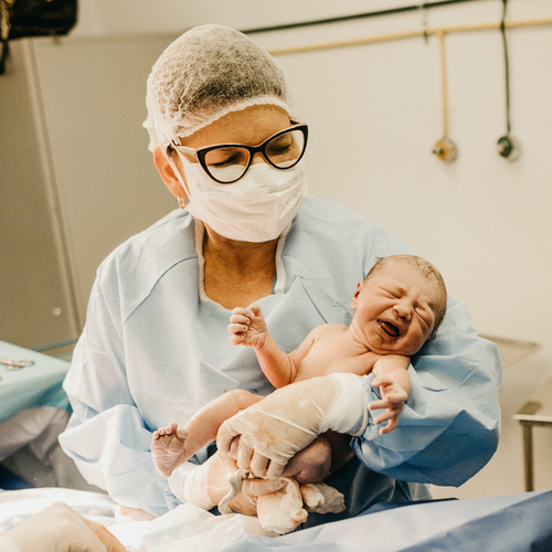 10 cose che fa l’ostetrica che tu non sapevi - Mustela Italia - 1