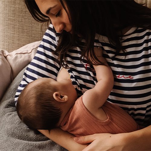 2021_MATERNITY_CAMPAIGN_breastfeedingQ_A_ARTICLE_PHOTO1 - Mustela Italia - 1