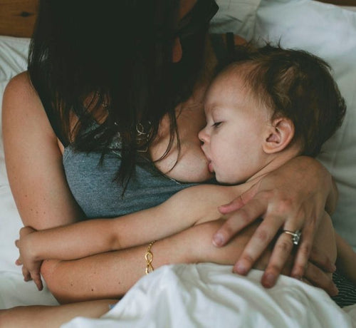 Allattamento, miti e realtà: distinguere il giusto dallo sbagliato! - Mustela Italia - 1