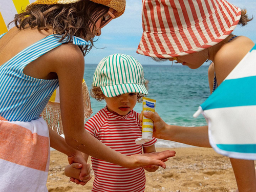 Idratazione e protezione solare in estate: come prendersi cura della pelle di neonati e bambini - Mustela Italia - 1