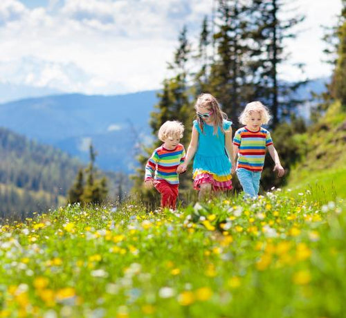 Come organizzare gite e trekking con i bambini in montagna - Mustela Italia - 1