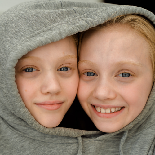 Il linguaggio segreto dei gemelli: tutto sulla criptofasia - Mustela Italia - 1