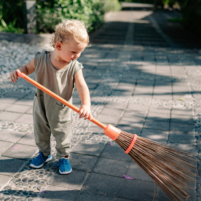 Come e quando i bambini possono collaborare nei lavori domestici?