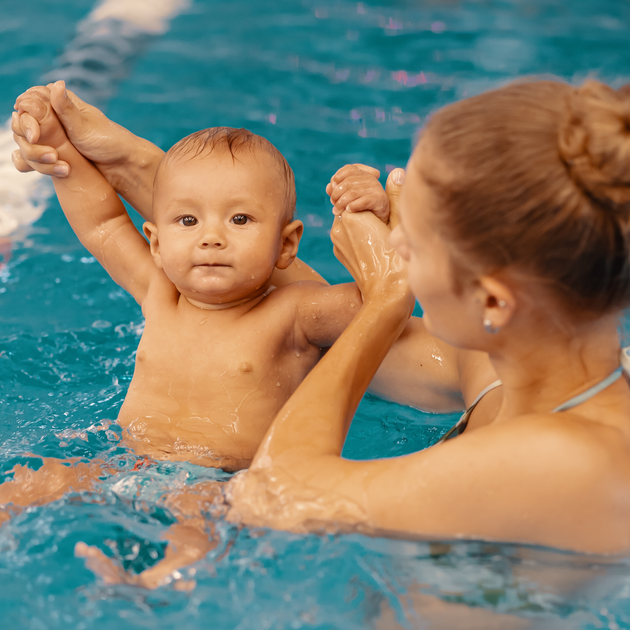 Neonati in piscina: cosa c'è da sapere