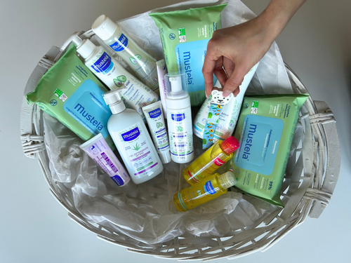 Cesto «Gli essenziali con portaciuccio» Azzurro - Mustela Italia - 1